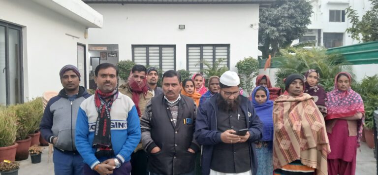 Noida: गहरे नाले में डूबे युवक की तलाश के लिए परिजनों ने नोएडा विधायक से लगाई गुहार