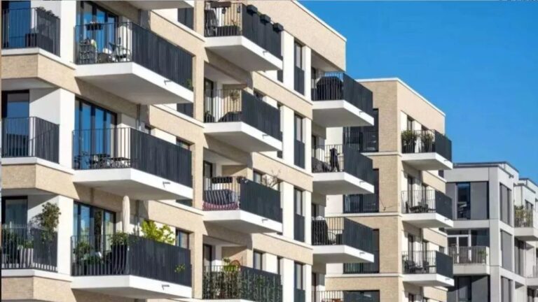 Noida: नोएडा अथॉरिटी का बड़ा फैसला GPA से खरीदे-बेचे गए फ्लैट्स की लीज डीड के लिए 8 सदस्यीय कमेटी गठित