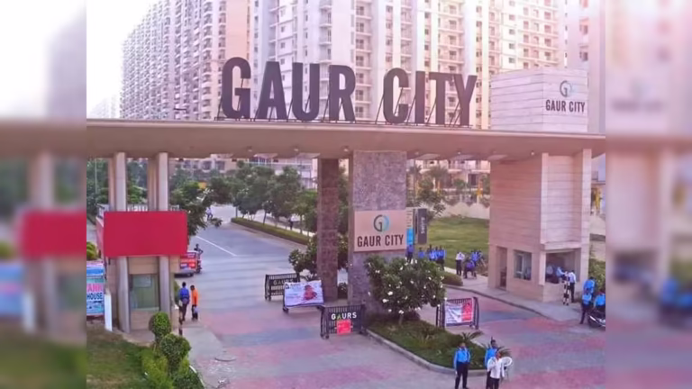 Greater Noida: रखरखाव शुल्क बढ़ाने पर भड़के सोसाइटी के लोग, गौर सिटी-दो 14 एवेन्यू में विरोध की तैयारी