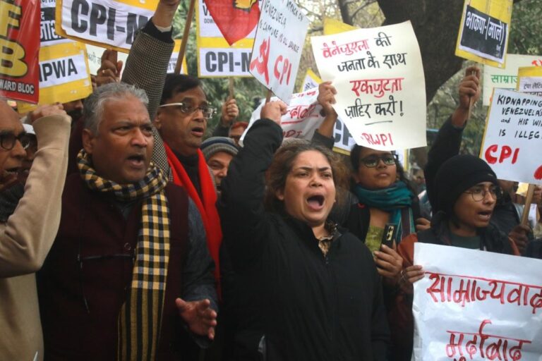 Venezuela Protest: वेनेजुएला पर अमेरिकी हमले के खिलाफ नोएडा में प्रदर्शन, सैन्य कार्रवाई रोकने की मांग