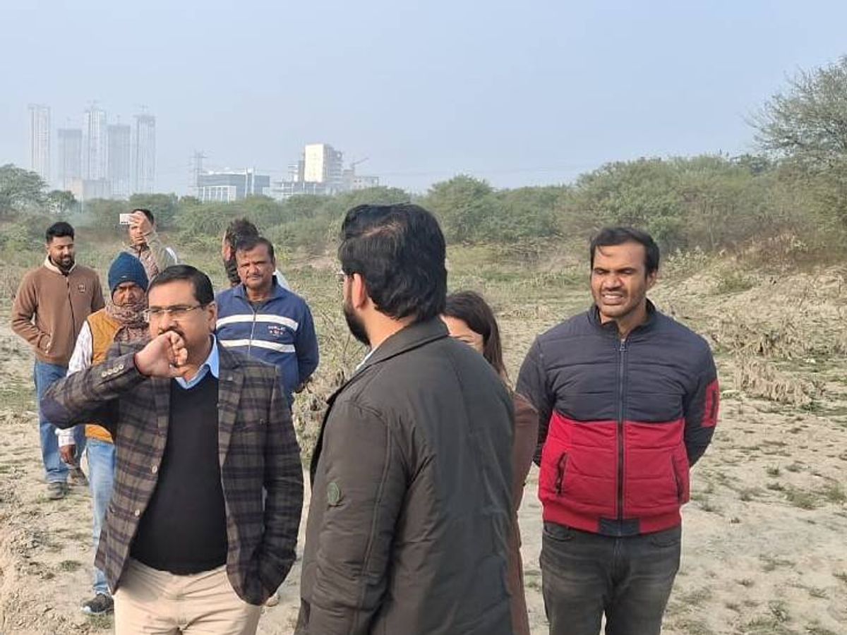 Noida: नोएडा में अवैध खनन पर बड़ा एक्शन, 33 वाहन जब्त, 12.39 लाख रुपये का जुर्माना लगाया गया Noida: नोएडा में अवैध खनन पर बड़ा एक्शन, 33 वाहन जब्त, 12.39 लाख रुपये का जुर्माना लगाया गया