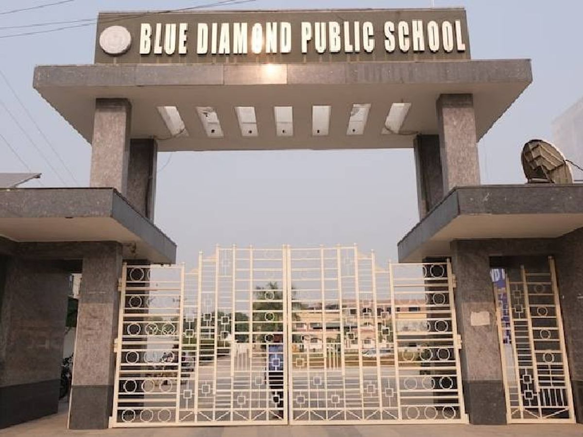Blue Diamond Public School: नोएडा के ब्लू डायमंड पब्लिक स्कूल में एडमिशन मेला-2026, फीस माफ के साथ मौका Blue Diamond Public School: नोएडा के ब्लू डायमंड पब्लिक स्कूल में एडमिशन मेला-2026, फीस माफ के साथ मौका