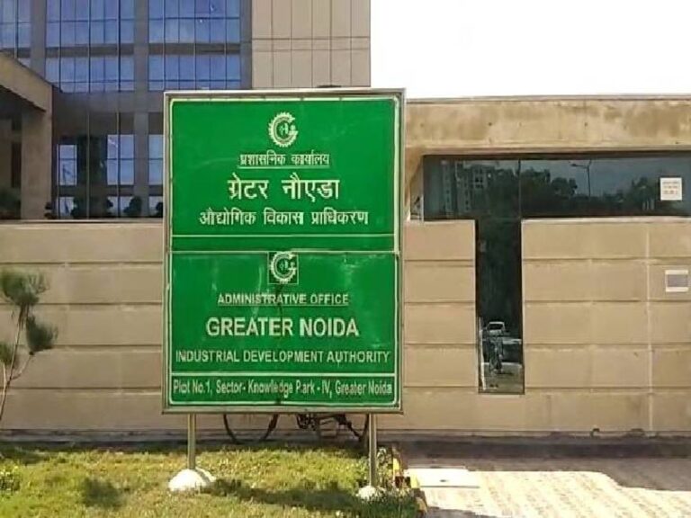 Greater Noida: अवैध कब्जाधारियों पर प्राधिकरण ने FIR दर्ज कराने के निर्देश दिए