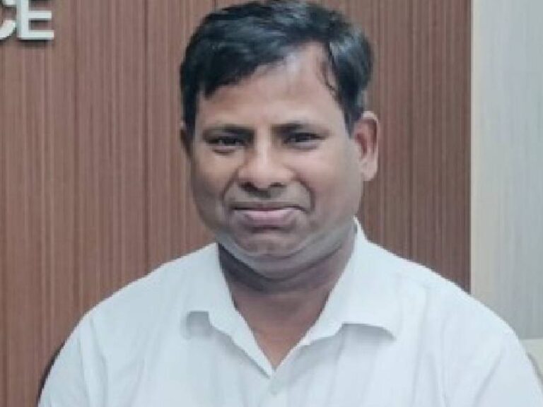 Noida: नोएडा प्राधिकरण के ओएसडी महेंद्र प्रसाद को शासन ने हटाया, प्रतीक्षा सूची में डाला गया