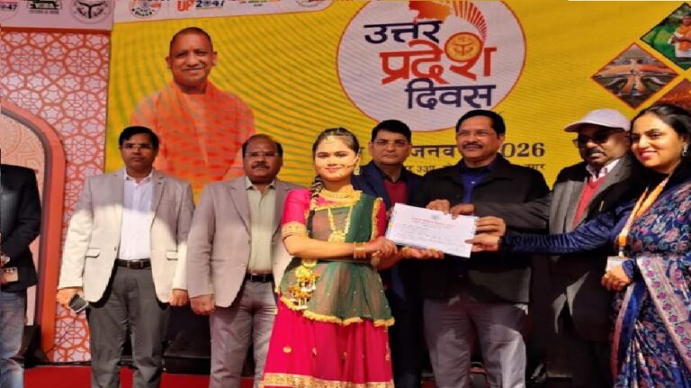 Noida UP Diwas 2026: शिल्प हाट में बच्चों की देशभक्ति प्रस्तुतियों ने मोहा मन