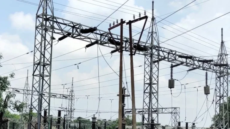 Noida OTS scheme: ओटीएस योजना के दूसरे चरण में जिले के 700 उपभोक्ताओं को राहत, विद्युत निगम को 20 लाख से अधिक का राजस्व