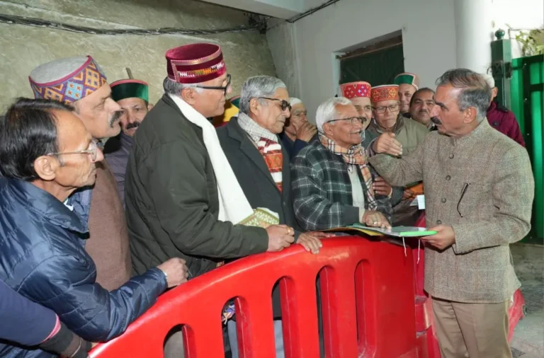 Him Anchal Pension Sangh: हिम-आंचल पैंशन संघ के प्रतिनिधिमंडल ने मुख्यमंत्री से भेंट की