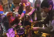 crowds-of-devotees-gathered-at-shri-pashupatinath-temple-in-vishwas-nagar-on-mahashivratri