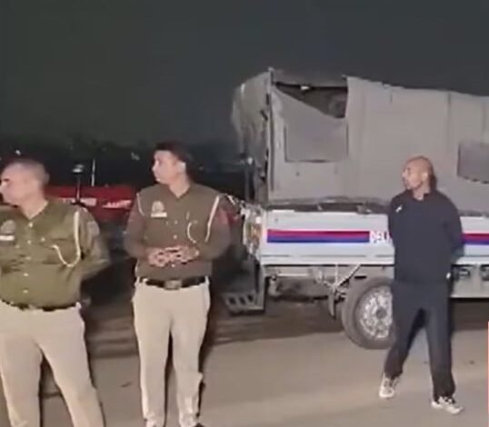 Delhi manhole accident, Rohini news update, labor rescue Delhi