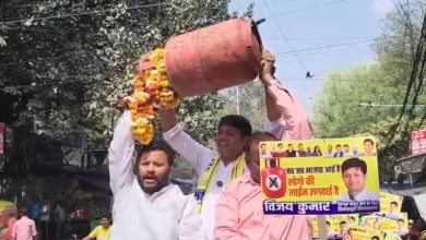 LPG price protest Delhi, gas cylinder protest AAP, Delhi inflation protest