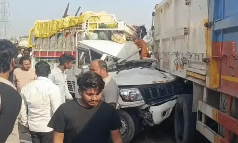Kaushambi accident, pickup trailer collision, road accident India
