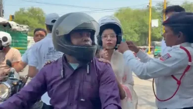 Delhi road safety drive, helmet distribution Shahdara, Delhi traffic police campaign