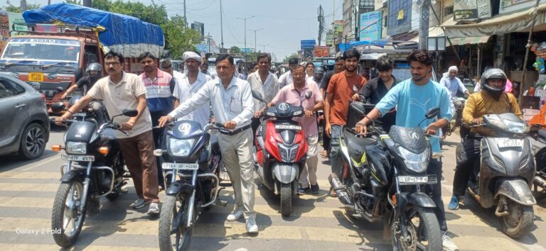 Uttar Pradesh : हापुड़ में महंगाई के खिलाफ बहुजन मुक्ति पार्टी का अनोखा आंदोलन, राष्ट्रपति को सौंपा ज्ञापन