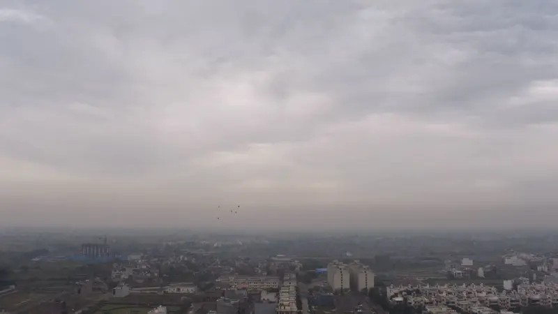 Weather : देश में मौसम के दो रंग, दक्षिण में मानसून की दस्तक तो उत्तर भारत भीषण लू की चपेट में Weather : देश में मौसम के दो रंग, दक्षिण में मानसून की दस्तक तो उत्तर भारत भीषण लू की चपेट में