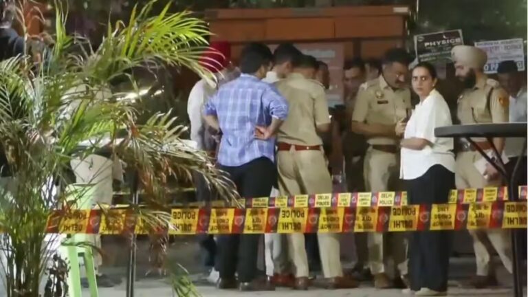 Delhi Firing : अमर कॉलोनी में 17 वर्षीय नाबालिग को सिर में गोली, मामूली विवाद के बाद चली गोली