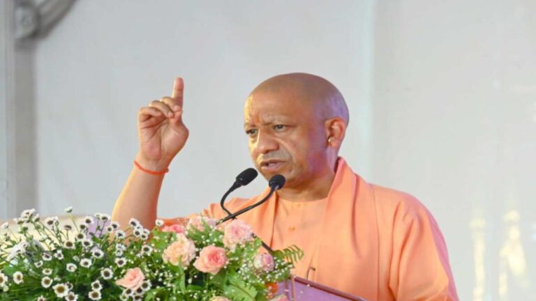 Uttar Pradesh : कांग्रेस की टिप्पणी पर सीएम योगी का तीखा प्रहार, प्रधानमंत्री पर अभद्र टिप्पणी को बताया कांग्रेस के राजनीतिक कुसंस्कारों का प्रमाण