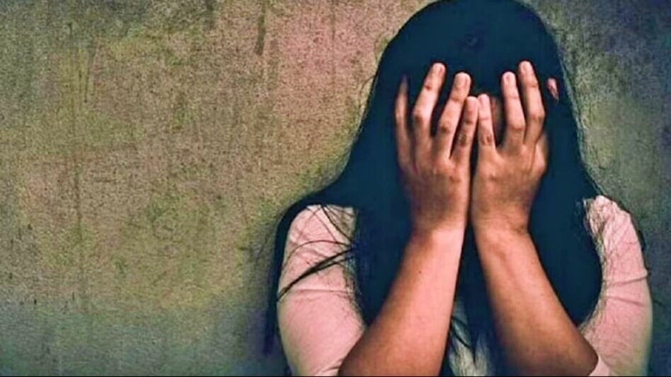 Uttar Pradesh : हापुड़ में महिला से छेड़छाड़, आरोपी के खिलाफ केस दर्ज, शादी करने का बनाता है दबाव Uttar Pradesh : हापुड़ में महिला से छेड़छाड़, आरोपी के खिलाफ केस दर्ज, शादी करने का बनाता है दबाव