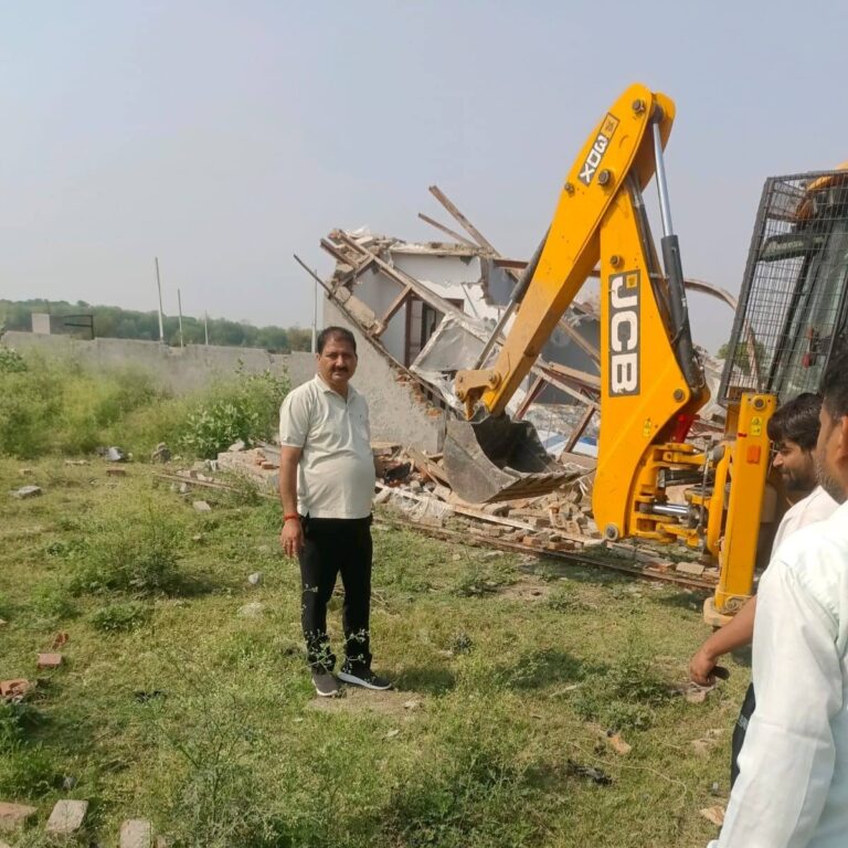 Greater Noida Encroachment ग्रेटर नोएडा प्राधिकरण का बड़ा एक्शन, ननवा का राजपुर में 40 करोड़ की जमीन से हटाया अतिक्रमण