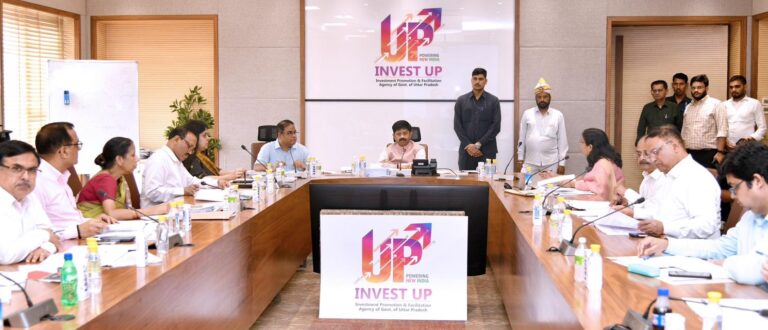 Noida Development: पिकप भवन में नोएडा प्राधिकरण की उच्च स्तरीय समीक्षा बैठक, विकास और हरियाली बढ़ाने पर बड़ा फोकस