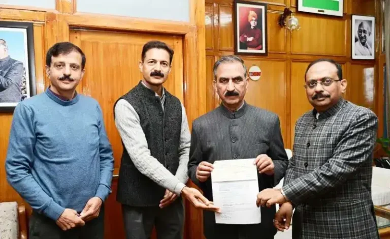 Himachal Pradesh: हिमाचल में मुख्यमंत्री सुख आश्रय कोष को बड़ी सहायता! मशोबरा रिजॉर्ट लिमिटेड ने दिए 73.92 लाख रुपये