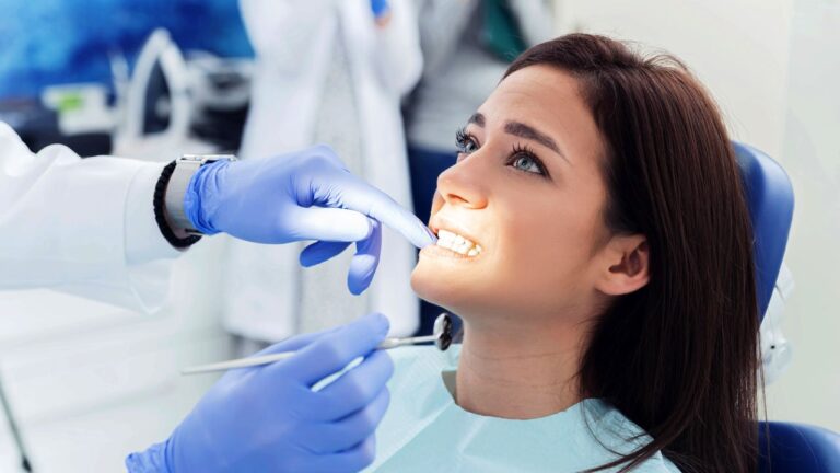 Gum Disease Warning: मसूढ़ों की बीमारी बढ़ा सकती है उम्र बढ़ने की रफ्तार, विशेषज्ञों ने दी चेतावनी