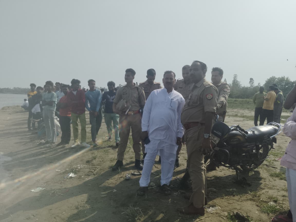 Uttar Pradesh : गंगा स्नान बना हादसा, बुलंदशहर में युवक डूबा, साथियों की बची जान Uttar Pradesh : गंगा स्नान बना हादसा, बुलंदशहर में युवक डूबा, साथियों की बची जान