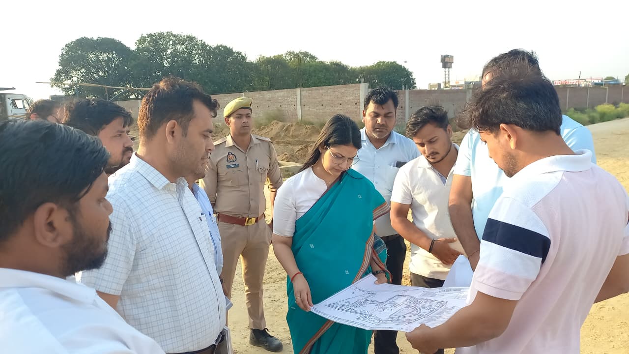 Uttar Pradesh : हापुड़ में निर्माणाधीन पुलिस लाइन और भटेल गौशाला का डीएम ने किया निरीक्षण Uttar Pradesh : हापुड़ में निर्माणाधीन पुलिस लाइन और भटेल गौशाला का डीएम ने किया निरीक्षण