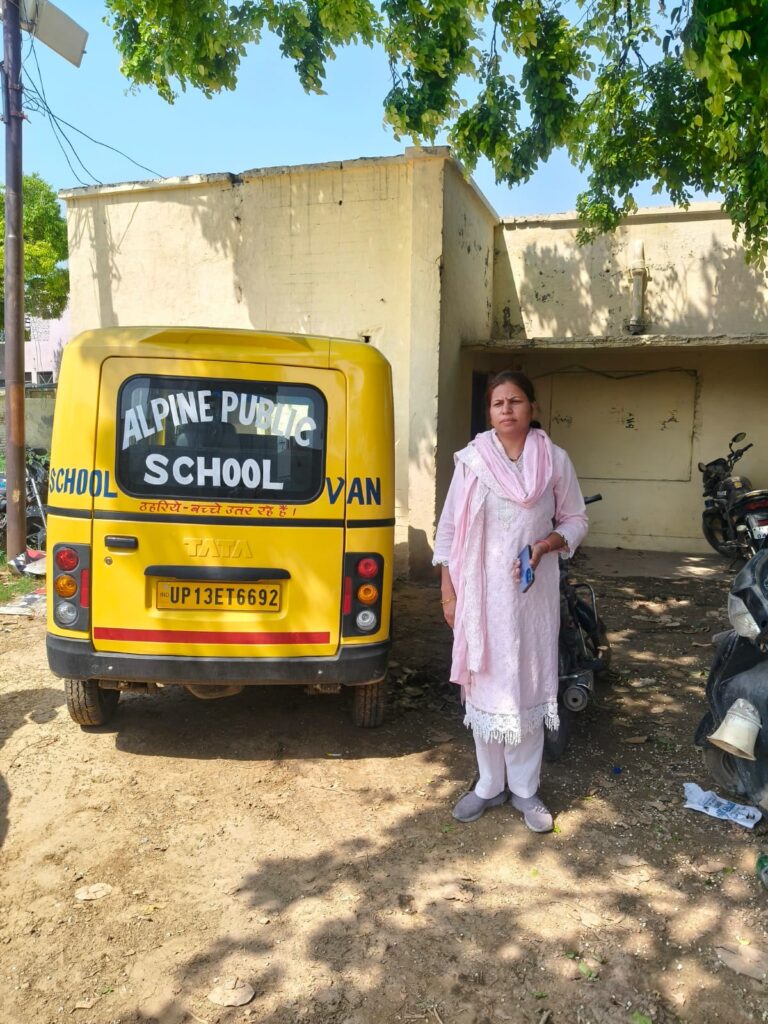 Uttar Pradesh : बुलंदशहर में स्कूली वाहनों और मॉडिफाइड साइलेंसर वाली बुलेट पर कार्रवाई