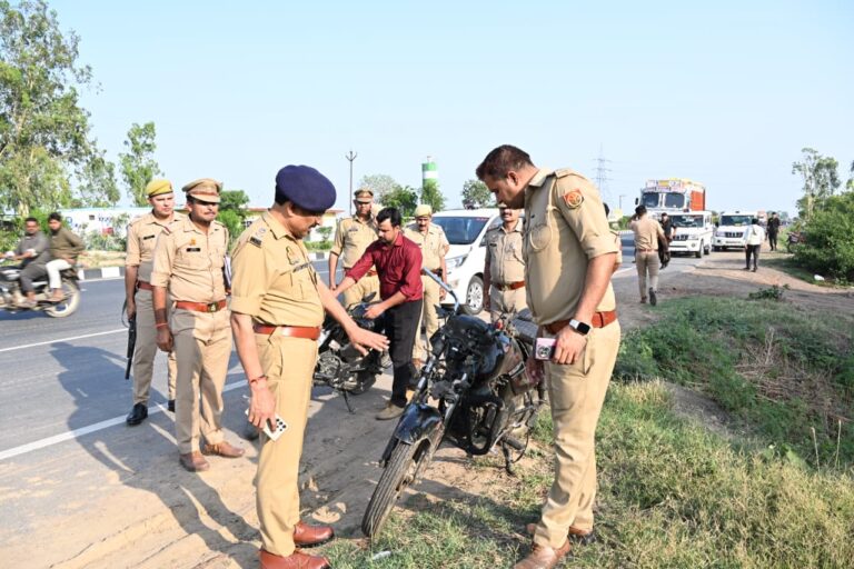 Uttar Pradesh : बुलंदशहर में बेकाबू ट्रक ने बाइक सवार परिवार को रौंदा, पति-पत्नी समेत तीन बच्चों की मौत