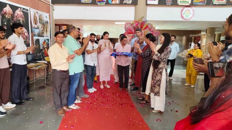New Delhi : आठ दिनों तक कला प्रेमियों को बांधे रखने वाली ‘अभिव्यंजना’ प्रदर्शनी का समापन