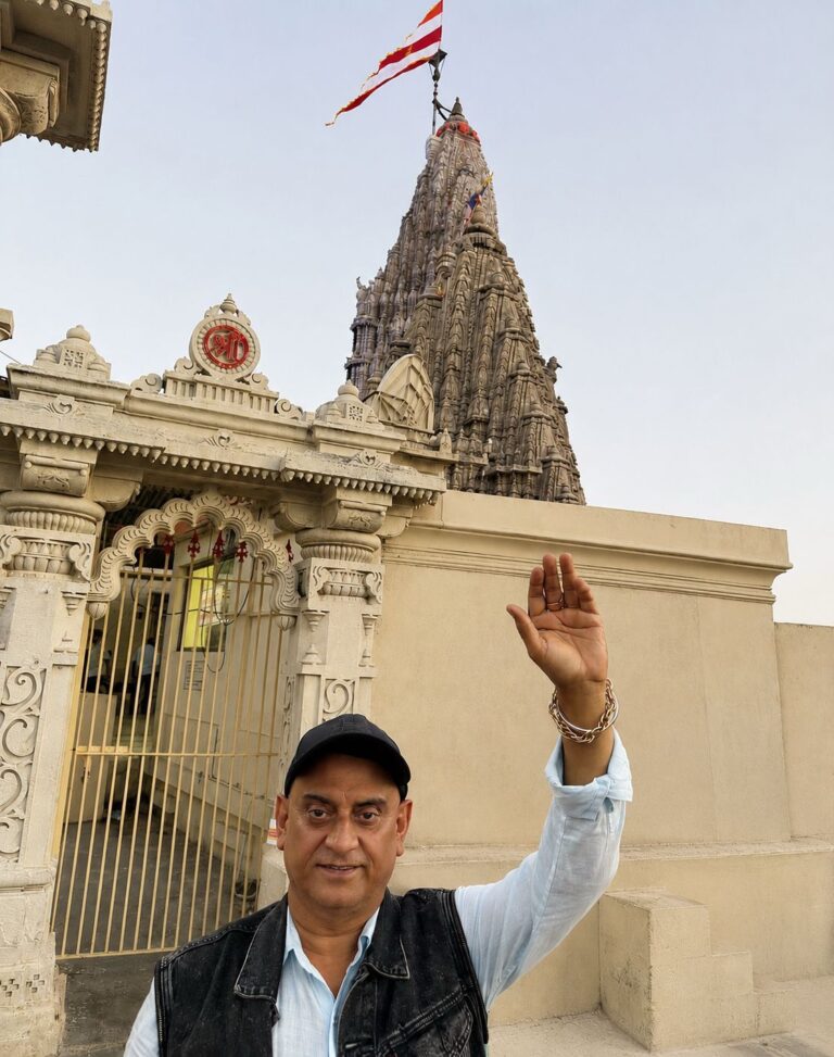 “द्वारकाधीश की प्रतीक्षा” : द्वारका, सभ्यता और न्यायपूर्ण समाज की प्रतीक्षा में खड़े भगवान श्रीकृष्ण