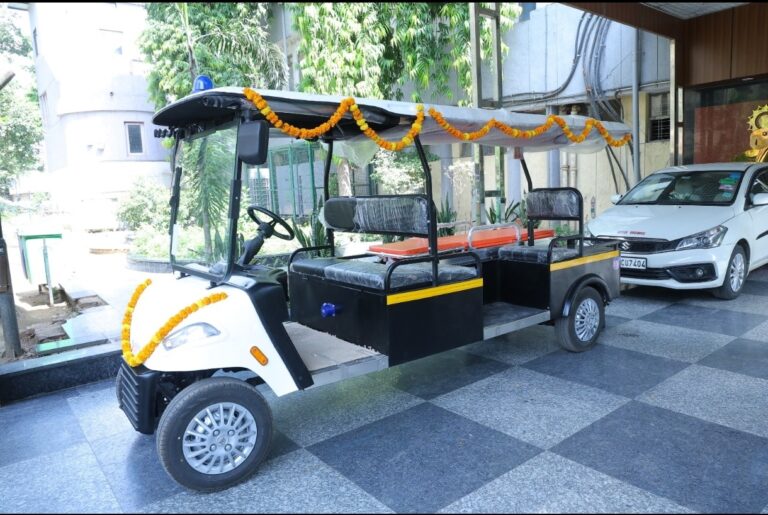 Safdarjung Hospital: सफदरजंग अस्पताल में शुरू हुई ई-एंबुलेंस सेवा, मरीजों को मिलेगी तेज और पर्यावरण-अनुकूल सुविधा