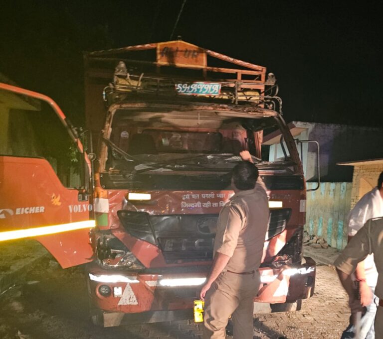 Uttar Pradesh : हापुड़ के भटियाना गांव में कैंटर की टक्कर से छह साल की बच्ची की मौत, चालक फरार