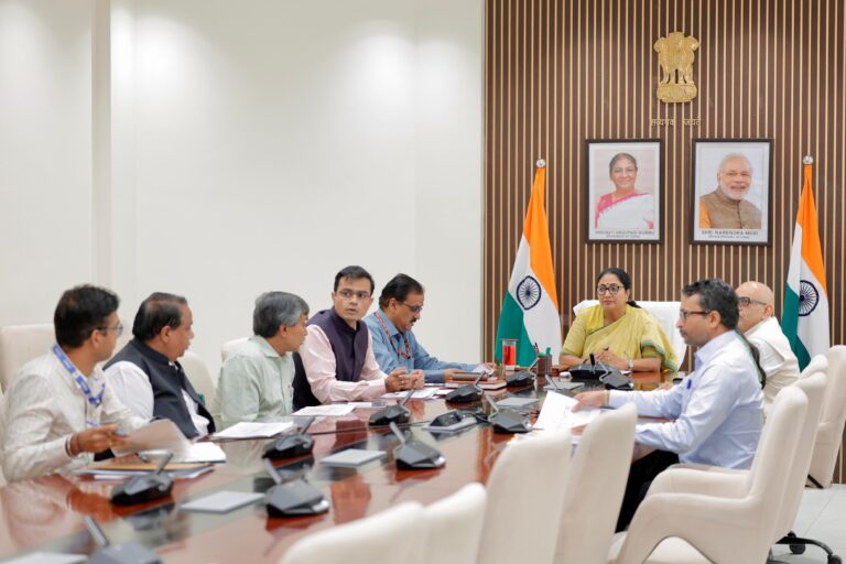 New Delhi : मुख्यमंत्री रेखा गुप्ता की बड़ी पहल: दिल्ली की 96 हजार स्ट्रीट लाइटें होंगी स्मार्ट एलईडी में तब्दील