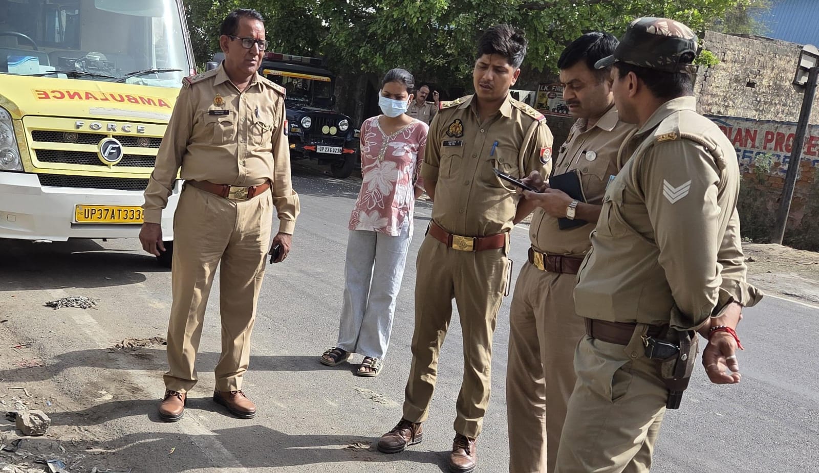 Uttar Pradesh : हापुड़ में अज्ञात व्यक्ति का शव मिला, पहचान के प्रयास जारी Uttar Pradesh : हापुड़ में अज्ञात व्यक्ति का शव मिला, पहचान के प्रयास जारी
