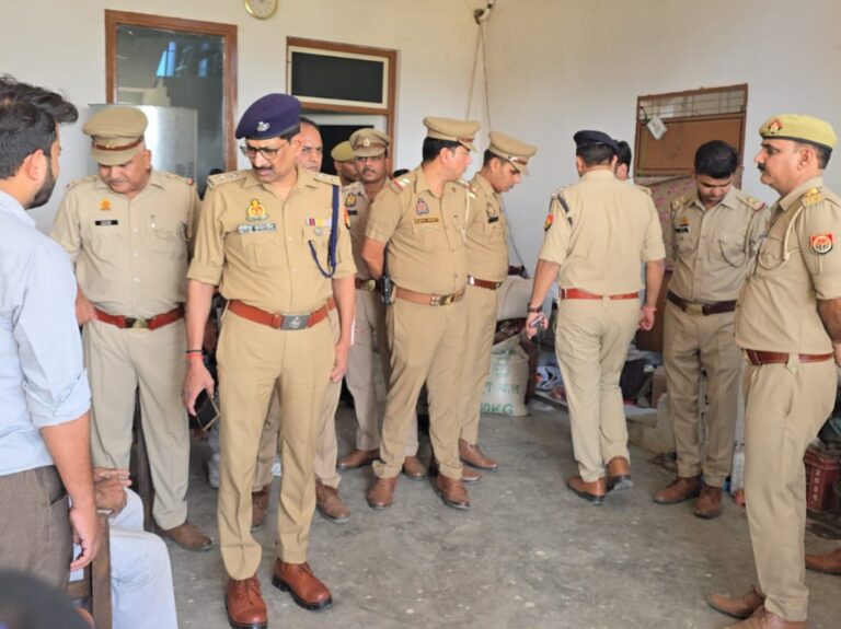 Uttar Pradesh : बुलंदशहर में अफेयर के शक में बेटे ने पिता और पत्नी की गोली मारकर हत्या की