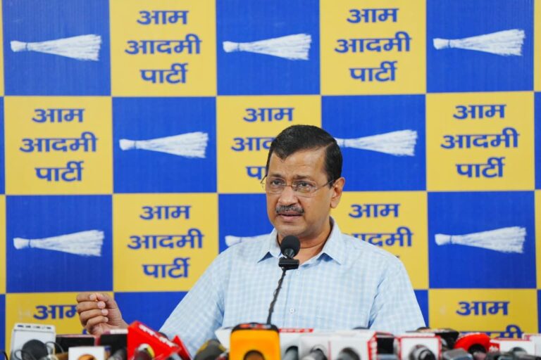 New Delhi : नीट के बाद अब सीबीएसई मूल्यांकन में गड़बड़ी, शिक्षा मंत्री को बर्खास्त करें प्रधानमंत्री- केजरीवाल
