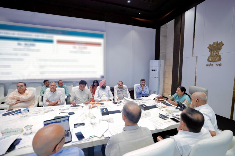 New Delhi : दिल्ली मेट्रो के 10 स्टेशनों पर लगेंगे पुराने कपड़ों के कलेक्शन बॉक्स, रिसाइकल कर बनाए जाएंगे उपयोगी उत्पाद