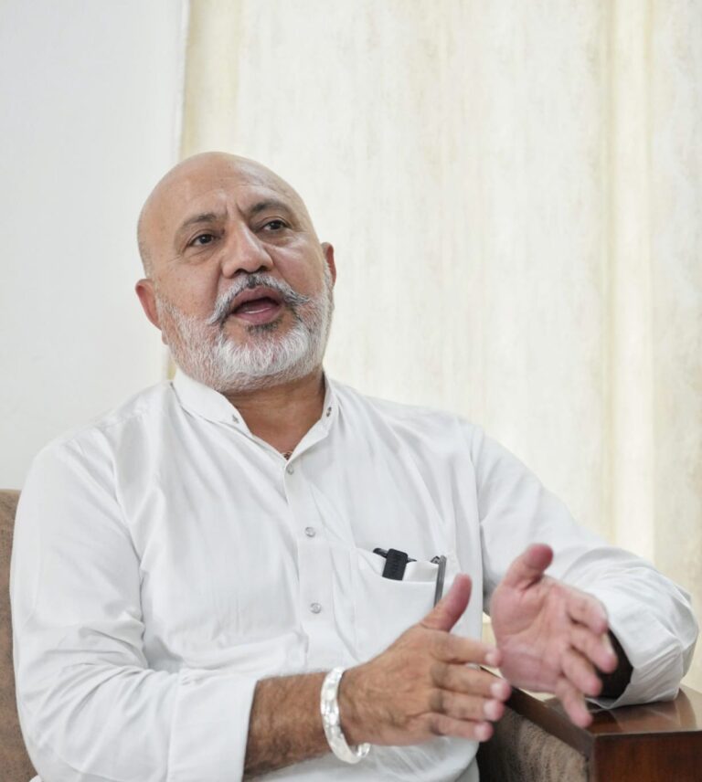 Punjab : भाजपा के केंद्रीय मंत्री रवनीत बिट्टू का पंजाब पुलिस अधिकारियों के साथ खुलेआम गाली-गलौज करना और एक महिला एसएसपी को धमकाना बहुत निंदनीय और शर्मनाक है- बलतेज पन्नू