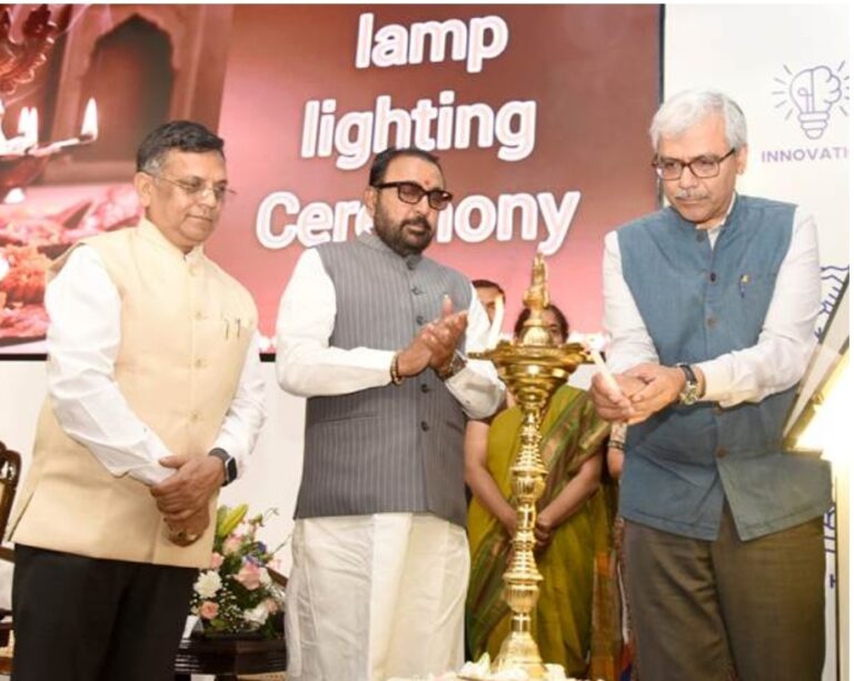 Health Technology India: भारत बन रहा सस्ती और नवोन्मेषी हेल्थ टेक्नोलॉजी का वैश्विक केंद्र, आईसीएमआर ने उद्योगों को सौंपीं 41 तकनीकें