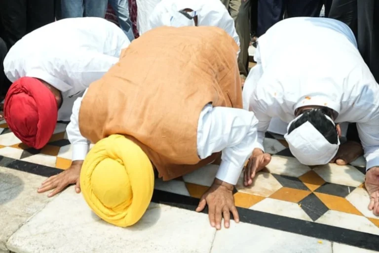 Punjab : मुख्यमंत्री ने श्री हरिमंदिर साहिब में माथा टेका, बेअदबी विरोधी ऐतिहासिक कानून बनाने की समझ और शक्ति देने के लिए परमात्मा का शुक्राना किया