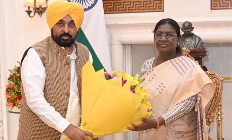 Punjab : पंजाब के मुख्यमंत्री भगवंत सिंह मान ने राष्ट्रपति से की मुलाकात, ‘पंजाब के गद्दार’ राज्यसभा सदस्यों की सदस्यता रद्द करने की मांग की