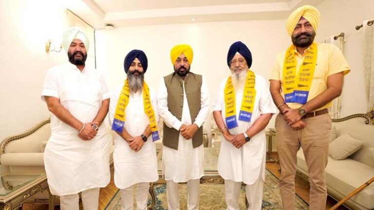 Punjab : अकाली दल को लगा बड़ा झटका, पूर्व राज्यसभा सदस्य राजमहिंदर सिंह मजीठा अपने साथियों के साथ आप में शामिल