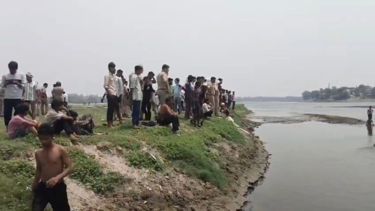 Uttar Pradesh : आगरा में बड़ा हादसा, यमुना में डूबे छह युवक-युवतियां और किशोर, चार की मौत
