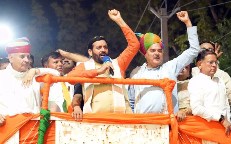 Haryana political news 2026: मुख्यमंत्री नायब सिंह सैनी ने धारूहेड़ा नगर पालिका में पार्टी प्रत्याशी के समर्थन में रोड शो कर जनसभा को किया संबोधित