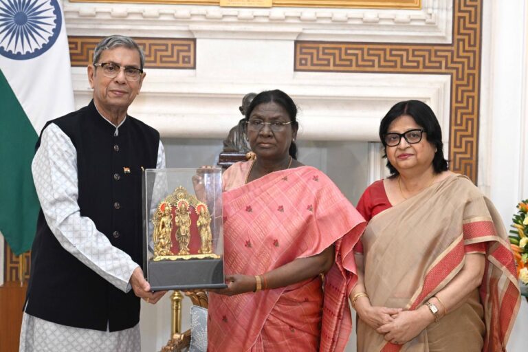 Haryana Governor: हरियाणा के राज्यपाल ने राष्ट्रपति द्रौपदी मुर्मू से की शिष्टाचार भेंट