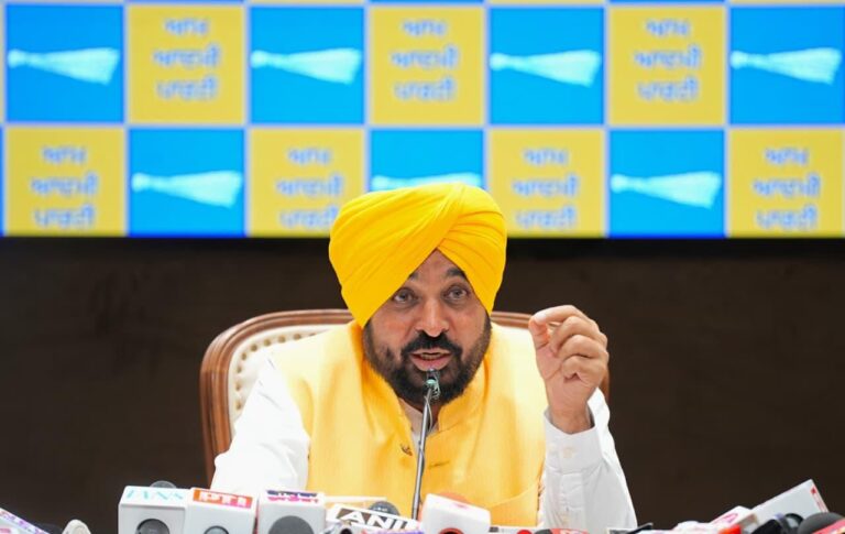 Punjab Politics: पंजाब म्यूनिसिपल चुनाव में आम आदमी पार्टी की ऐतिहासिक जीत, मुख्यमंत्री भगवंत मान बोले नफरत की राजनीति को जनता ने किया खारिज