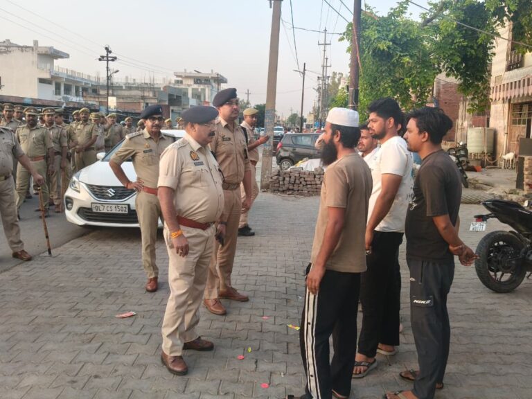 Eid ul Adha Security: ईद-उल-अज़हा से पहले ग्रेटर नोएडा में सुरक्षा सख्त, पुलिस ने निकाला फ्लैग मार्च