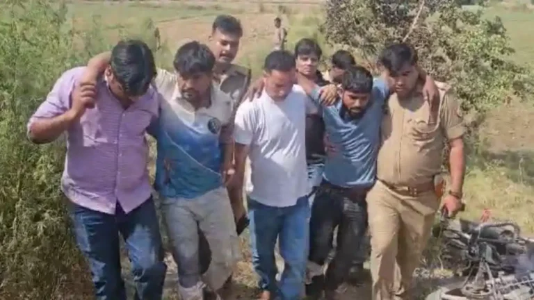 Noida: जेवर में नशीले हुक्के पर पुलिस का बड़ा अभियान, तीन युवक गिरफ्तार