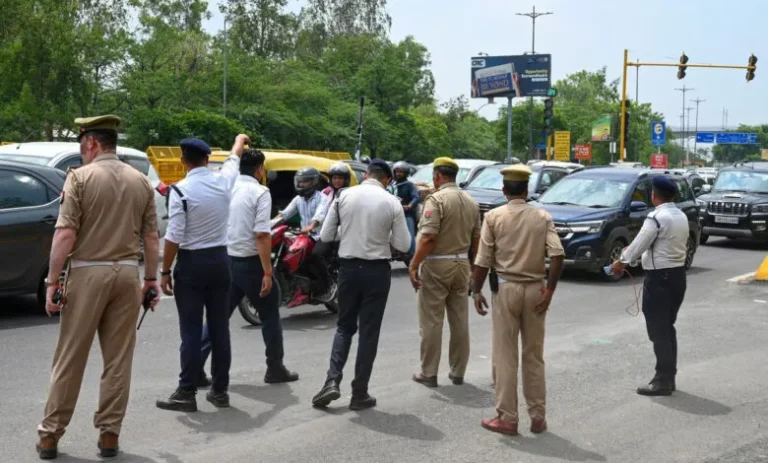 Noida Traffic Police: नोएडा में ट्रैफिक पुलिस का बड़ा अभियान, 6888 वाहनों के चालान, 28 वाहन जब्त